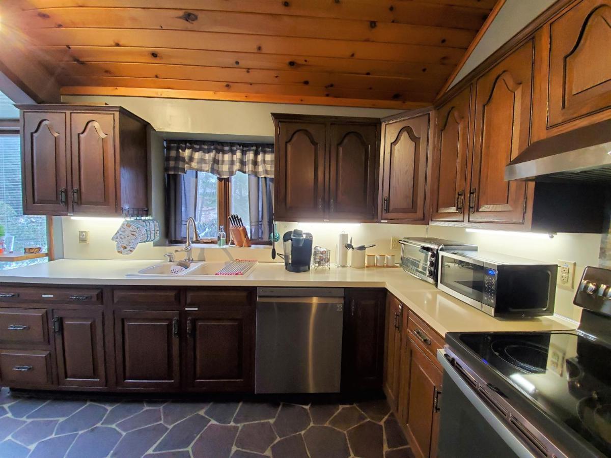 Walk To Pool & Beach - Spacious Gateway, Hot Tub, Game Room Pocono Country Place Exterior photo