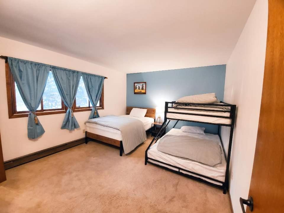 Walk To Pool & Beach - Spacious Gateway, Hot Tub, Game Room Pocono Country Place Exterior photo